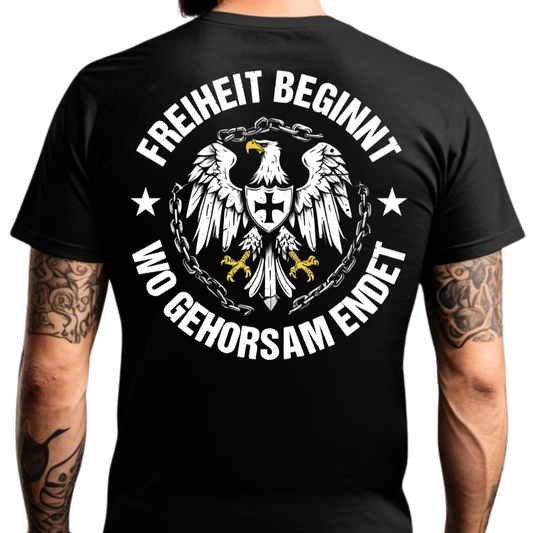 Freiheit beginnt, wo gehorsam endet. - Premium T-Shirt Rückendruck