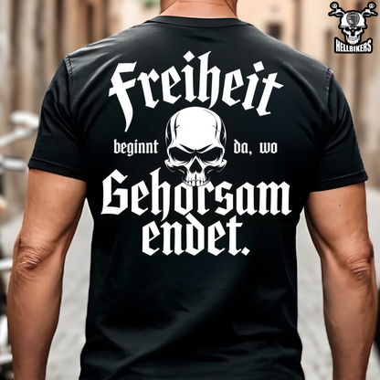 Freiheit beginnt da, wo Gehorsam endet. - Premium T-Shirt (Rückendruck)