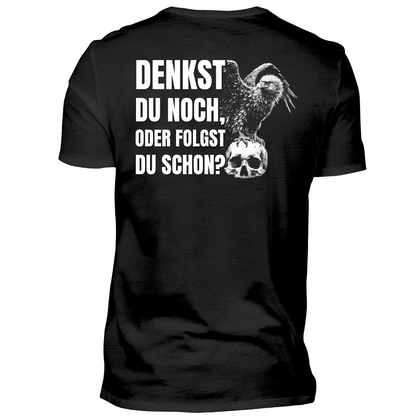 Denkst du noch, oder folgst du schon? - Premium T-Shirt Rückendruck