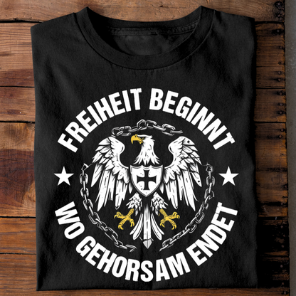 Freiheit beginnt, wo gehorsam endet. - Premium T-Shirt
