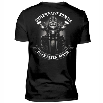 Unterschätze niemals einen alten Mann - T-Shirt Rückendruck